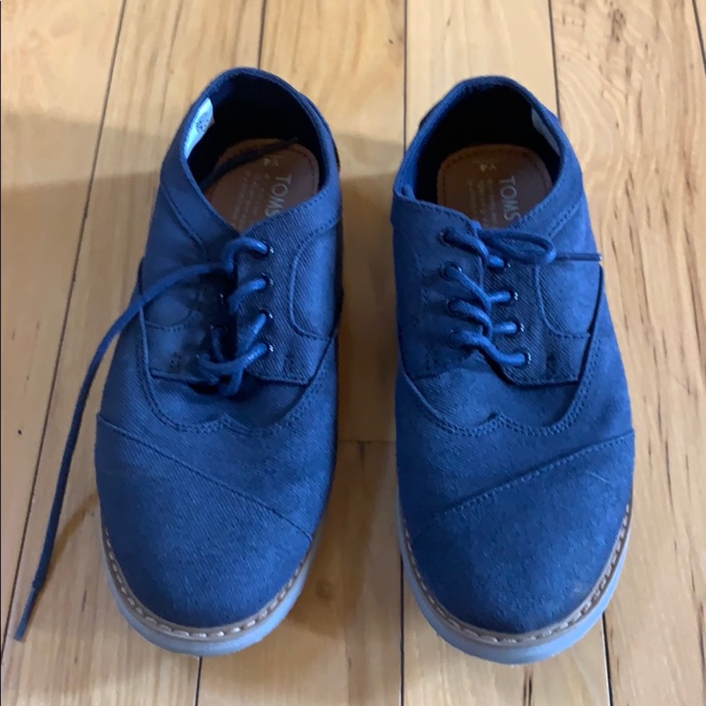 Toms navy dress shoes size 4Y